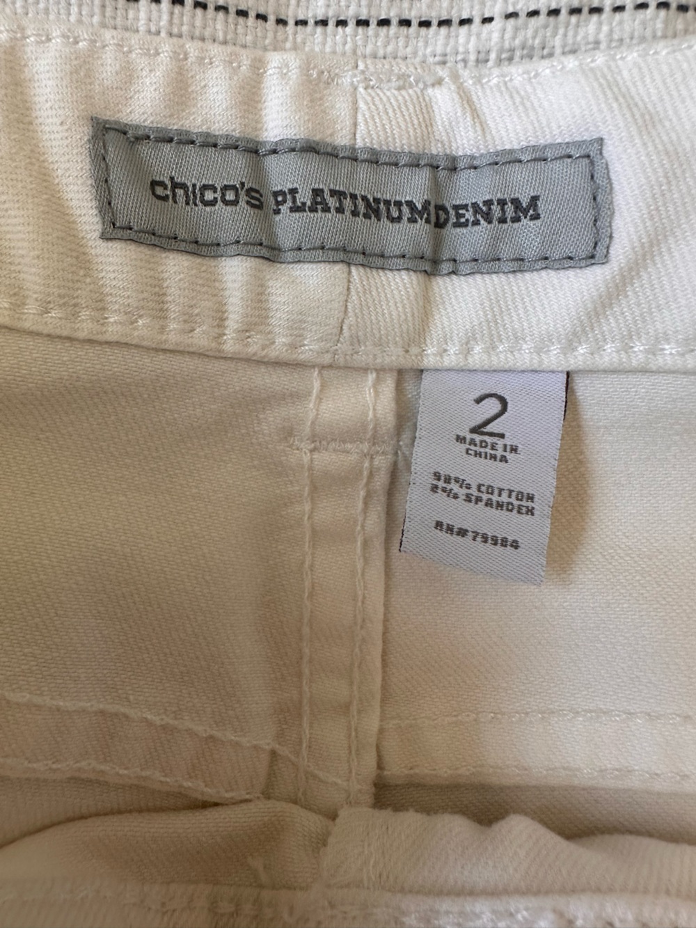 Chicos Platinum Denim Cropped White Women's Pants - Classic Straight Leg Size 2 - Picture 3 of 5